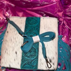 TRINITY Ranch Crossbody style